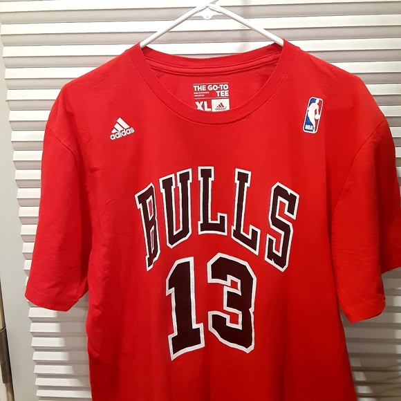 Chicago bulls short Sleeve tshirt.  Size medium - Picture 2 of 10